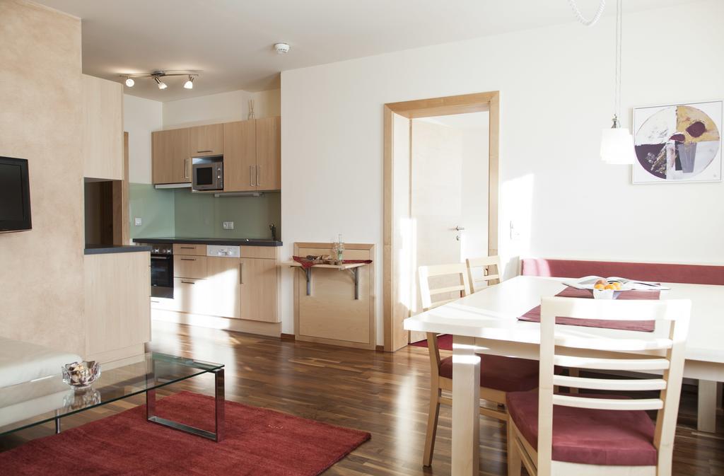 Haus Sonneneck - In & Out Apartment Sankt Anton am Arlberg